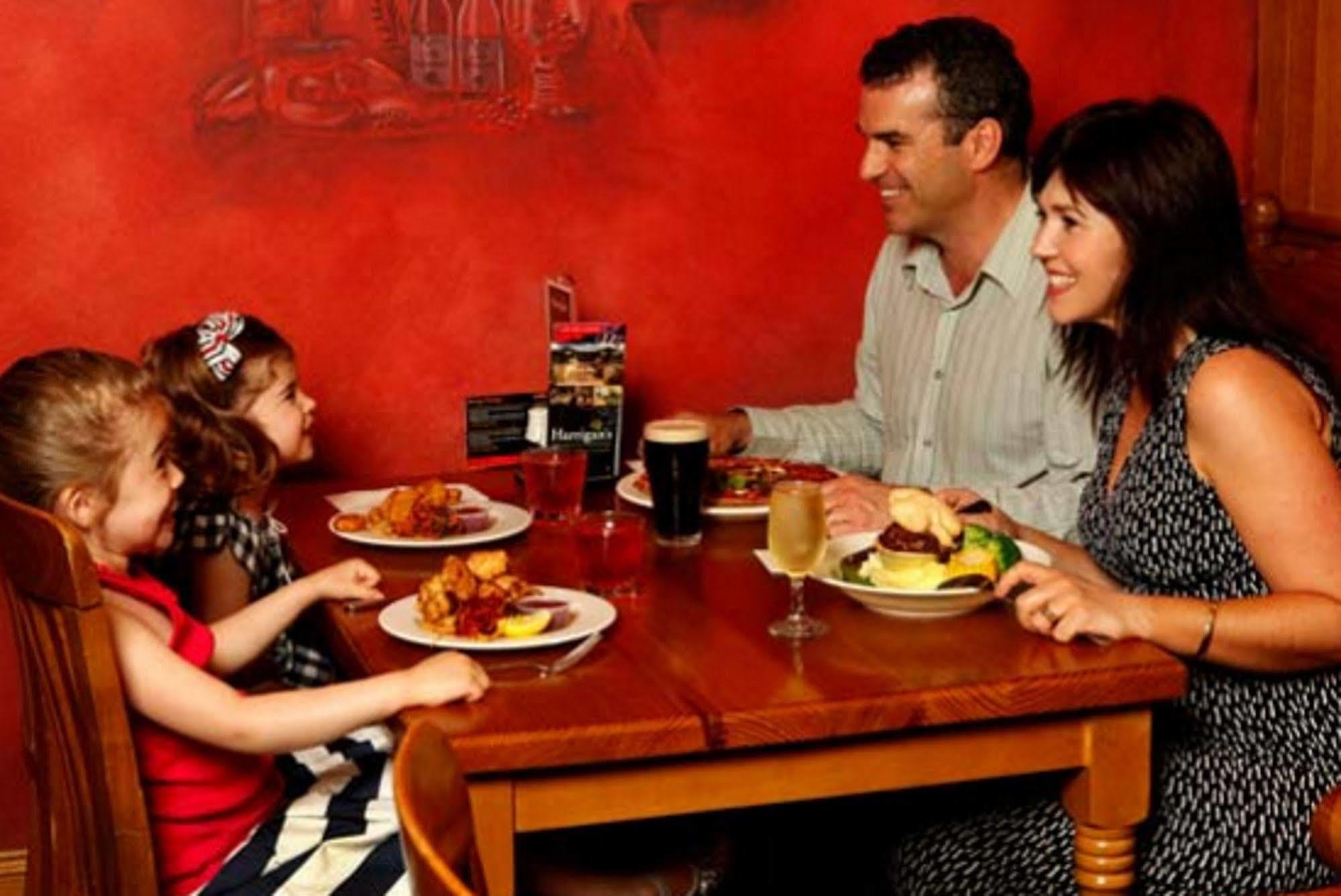 Harrigans Irish Pub&Alojamiento Pokolbin Exterior foto
